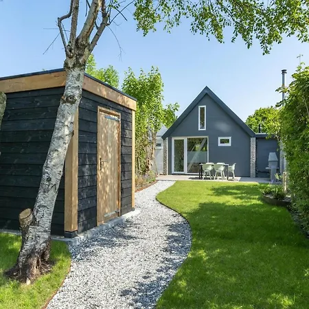 With Elegant Garden Holiday home Sint Maartensvlotbrug