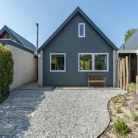 Holiday home With Elegant Garden Sint Maartensvlotbrug