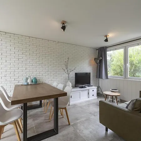 Holiday home With Elegant Garden *