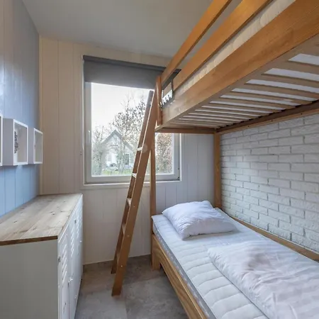 Holiday home With Elegant Garden Sint Maartensvlotbrug